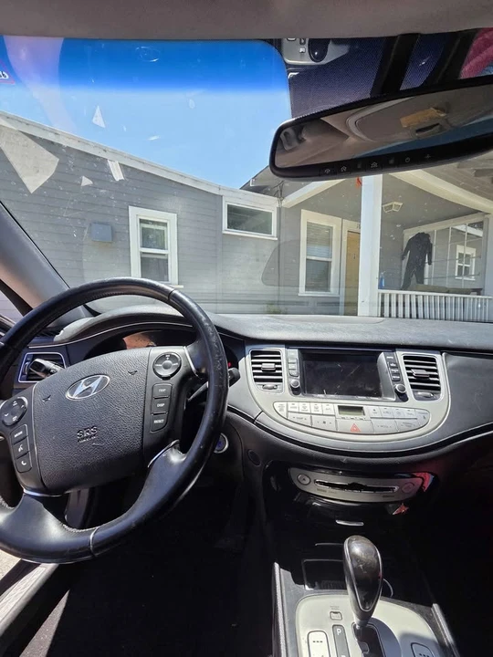 2014 Hyundai Genesis - Image 10 of 17