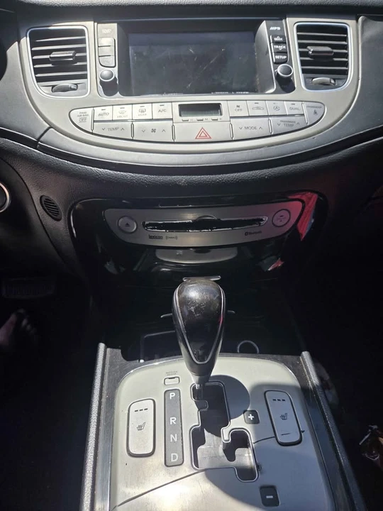 2014 Hyundai Genesis - Image 13 of 17