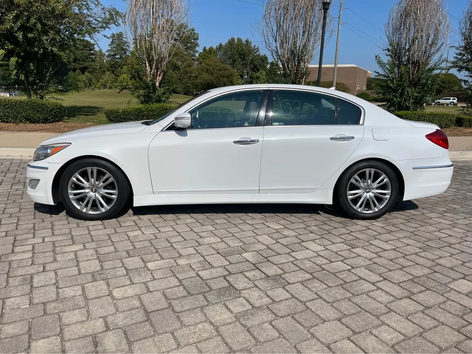 2014 Hyundai Genesis - Image 8 of 14