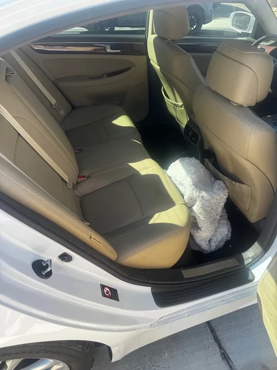 2014 Hyundai Genesis - Image 10 of 13
