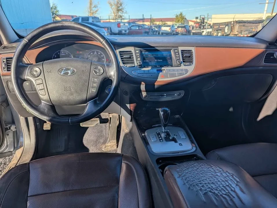 2014 Hyundai Genesis - Image 19 of 20