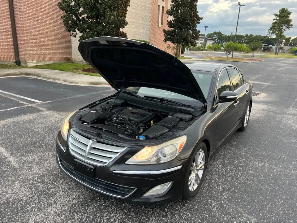 2014 Hyundai Genesis - Image 17 of 18