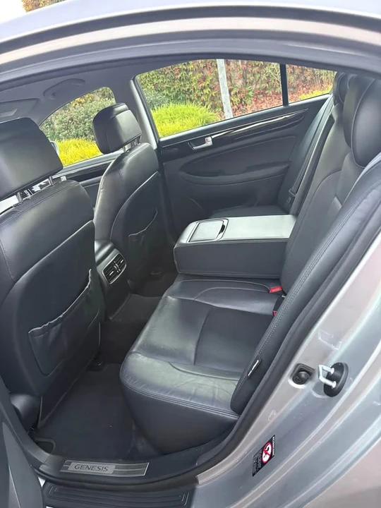 2014 Hyundai Genesis - Image 19 of 20