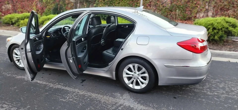 2014 Hyundai Genesis - Image 14 of 20