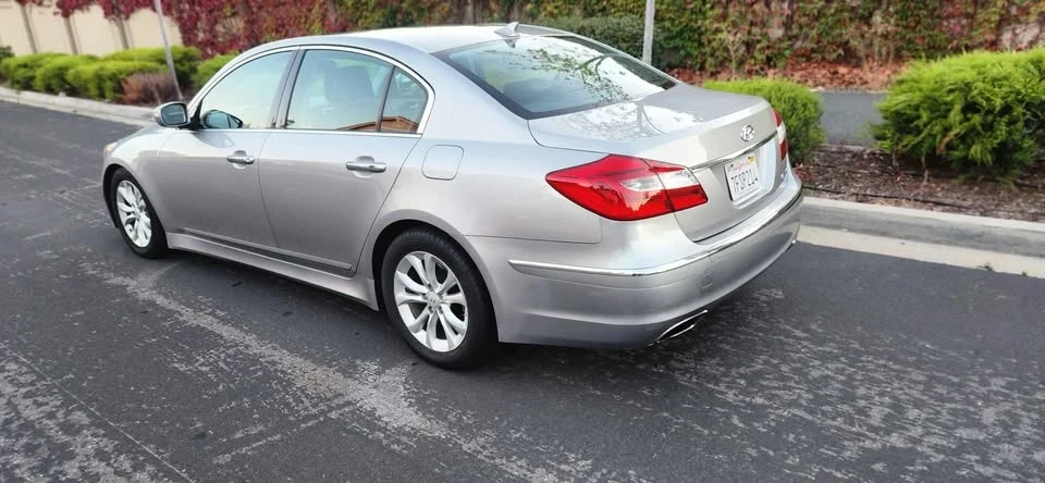 2014 Hyundai Genesis - Image 5 of 20