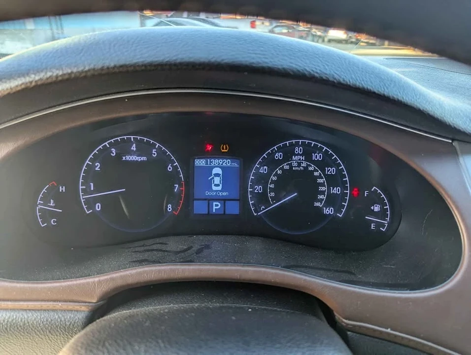 2014 Hyundai Genesis - Image 16 of 20