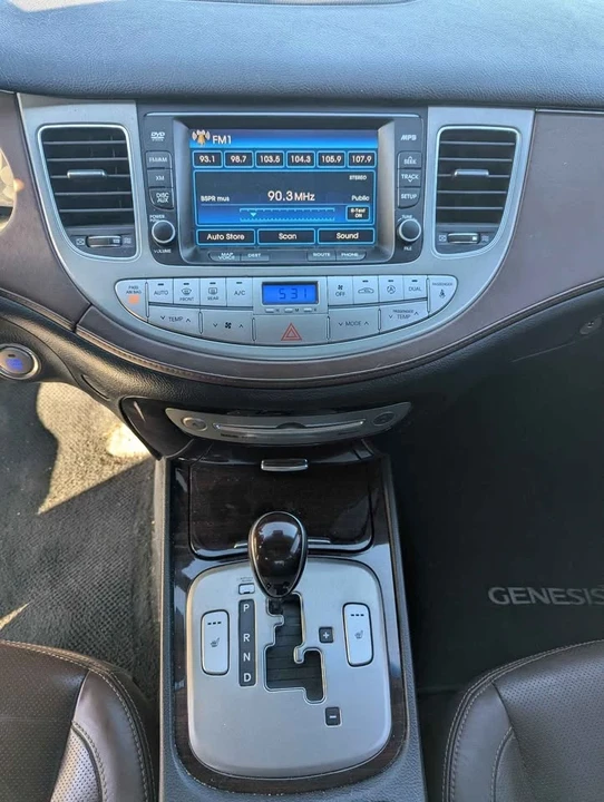 2014 Hyundai Genesis - Image 17 of 20