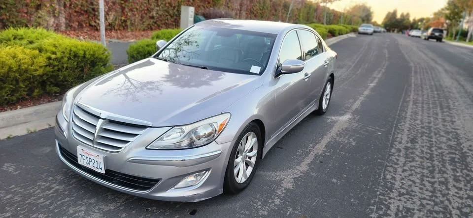 2014 Hyundai Genesis - Image 2 of 20