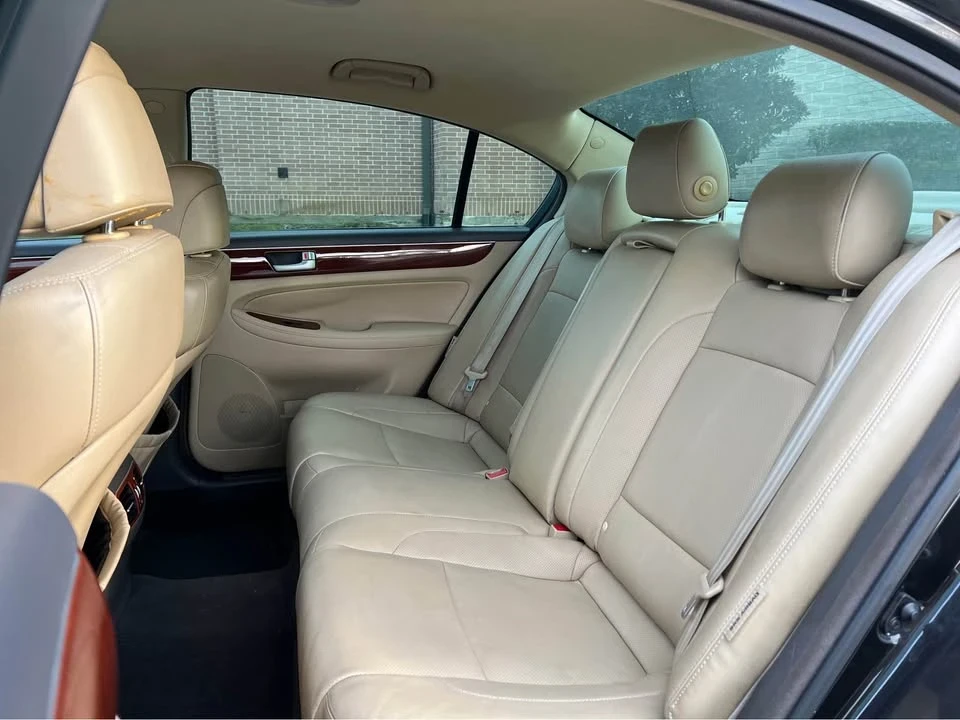 2014 Hyundai Genesis - Image 16 of 18