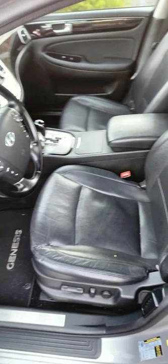 2014 Hyundai Genesis - Image 10 of 20