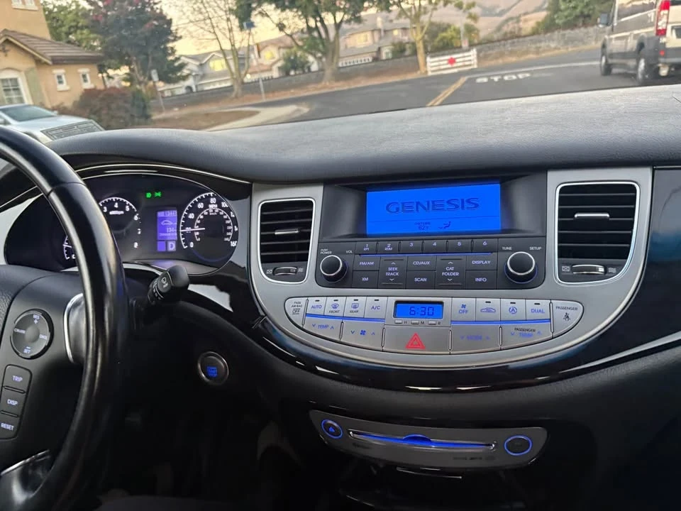 2014 Hyundai Genesis - Image 16 of 20