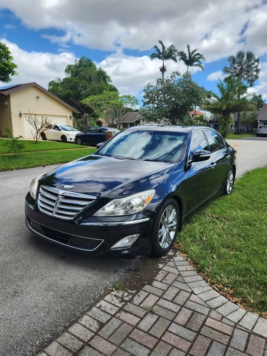 2014 Hyundai Genesis - Image 8 of 15