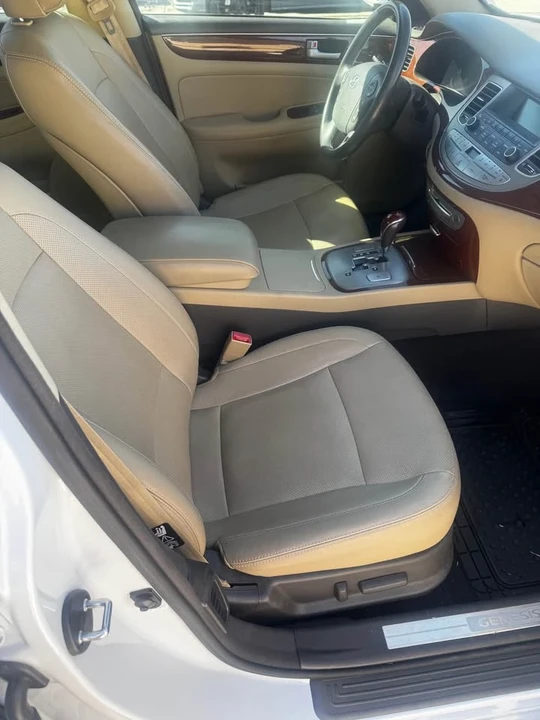 2014 Hyundai Genesis - Image 12 of 13
