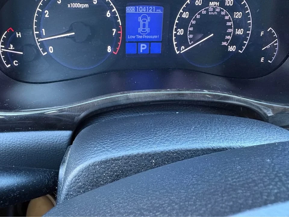 2014 Hyundai Genesis - Image 11 of 12