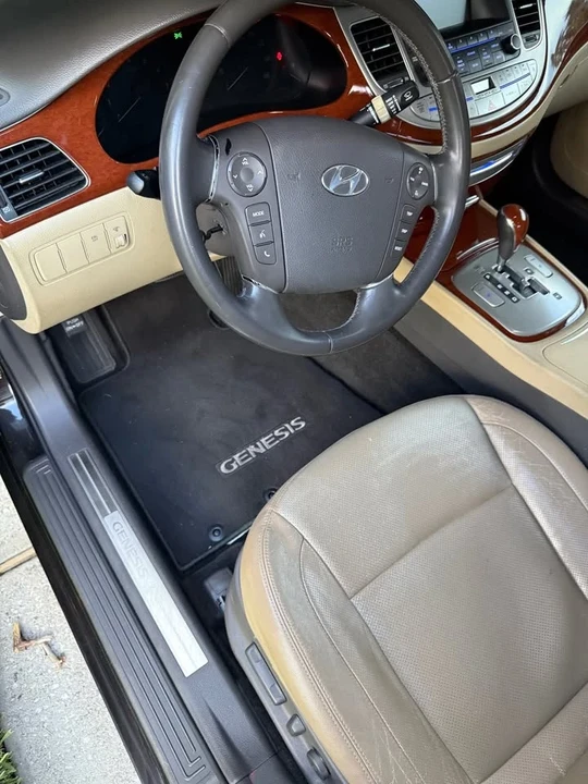 2014 Hyundai Genesis - Image 8 of 10