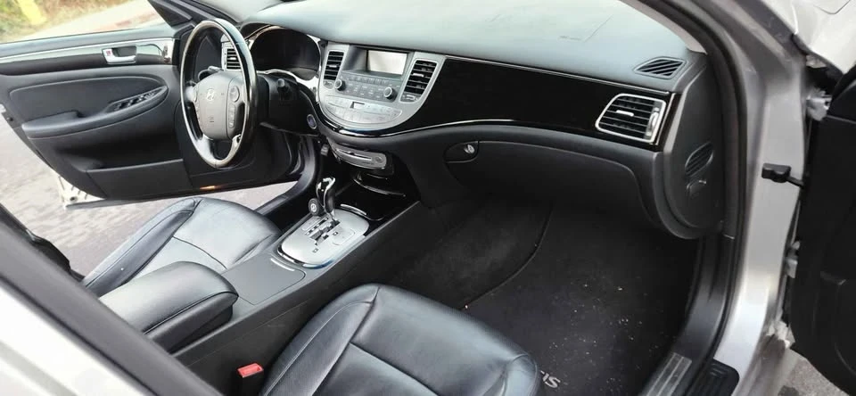2014 Hyundai Genesis - Image 7 of 20