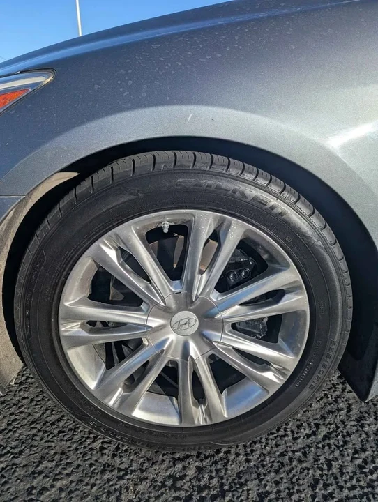 2014 Hyundai Genesis - Image 11 of 20