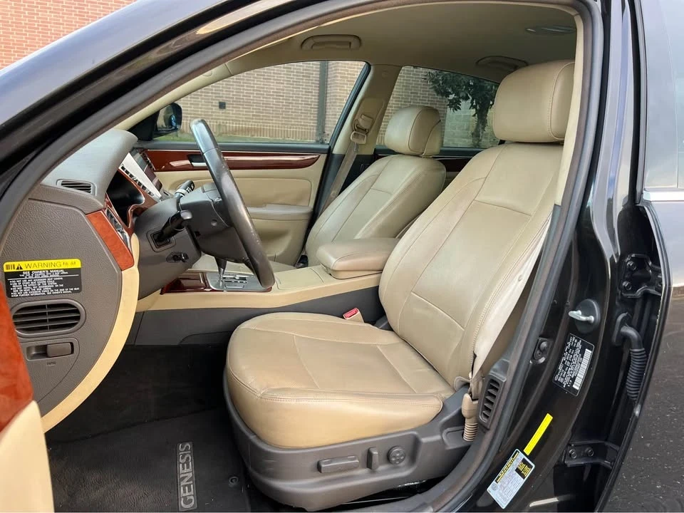 2014 Hyundai Genesis - Image 14 of 18
