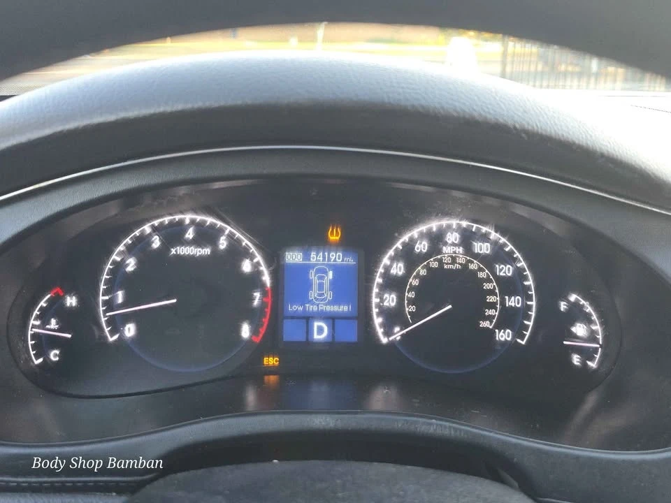2014 Hyundai Genesis - Image 14 of 20