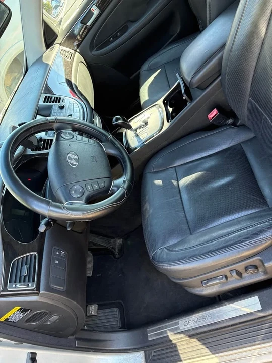 2014 Hyundai Genesis - Image 8 of 12