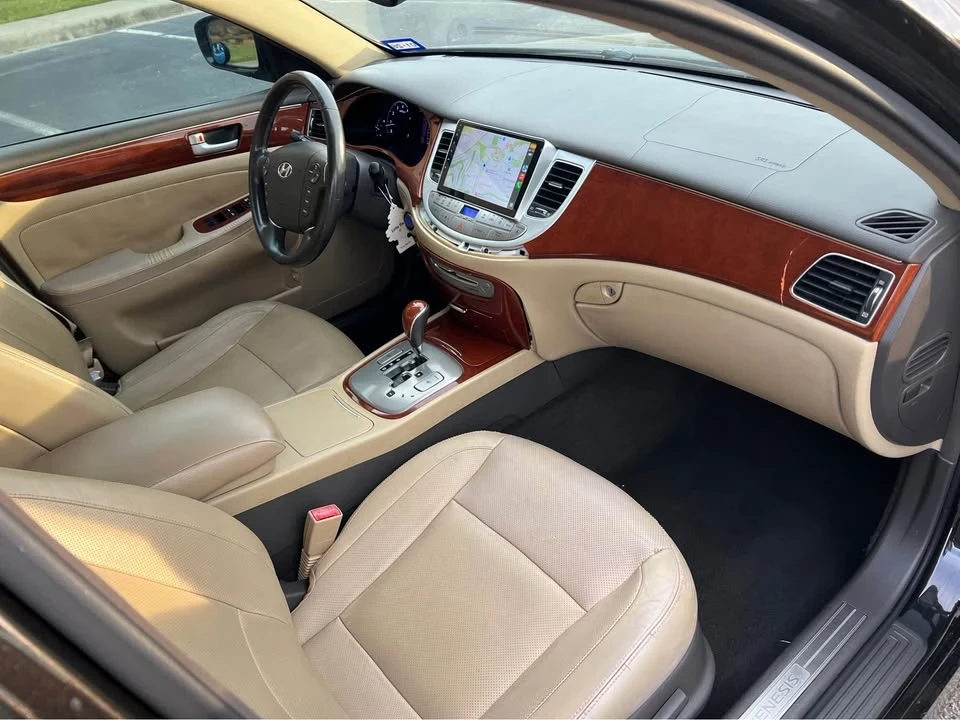 2014 Hyundai Genesis - Image 10 of 18