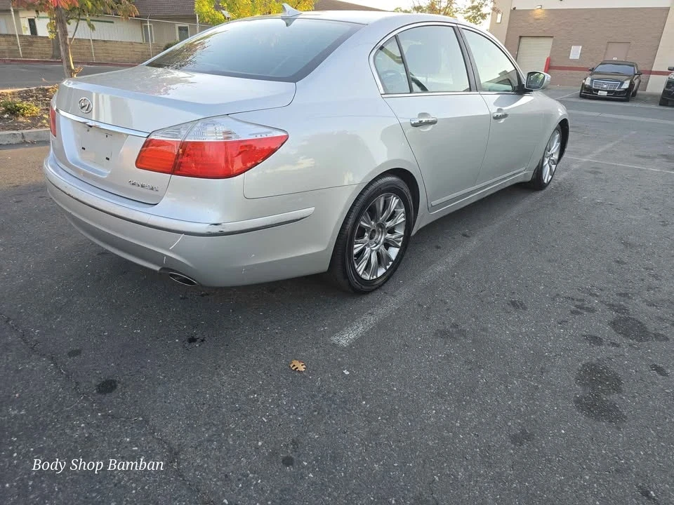 2014 Hyundai Genesis - Image 15 of 20