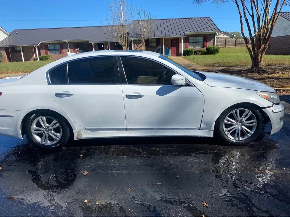 2014 Hyundai Genesis - Image 3 of 3