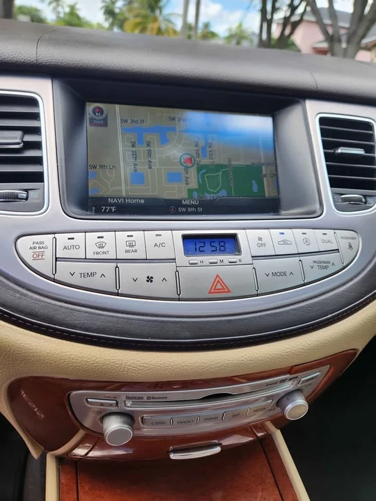2014 Hyundai Genesis - Image 13 of 15