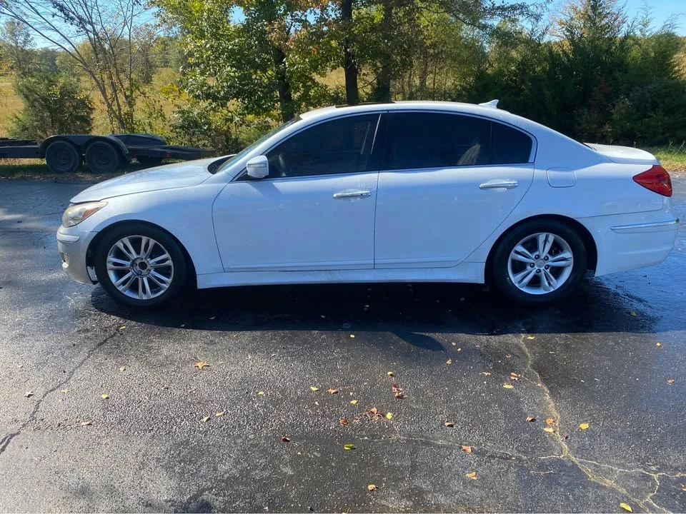 2014 Hyundai Genesis - Image 2 of 3