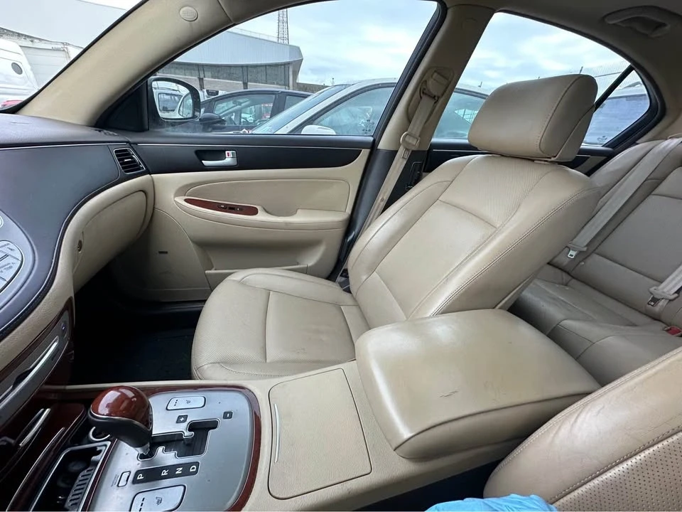 2014 Hyundai Genesis - Image 12 of 16