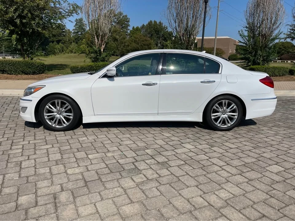 2014 Hyundai Genesis - Image 15 of 15