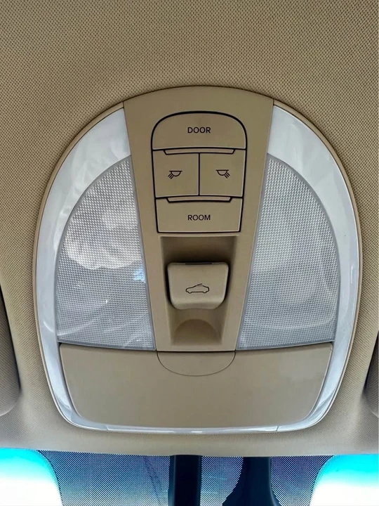 2014 Hyundai Genesis - Image 11 of 16
