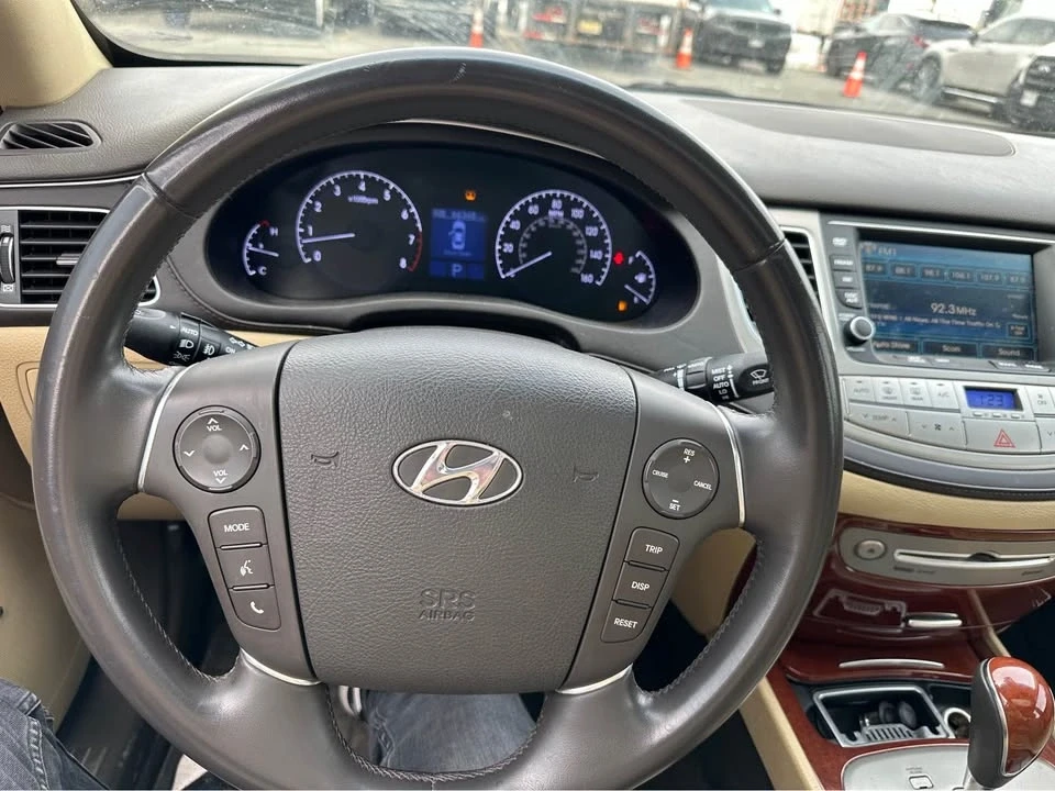 2014 Hyundai Genesis - Image 13 of 16