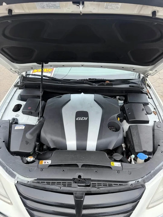2014 Hyundai Genesis - Image 9 of 15