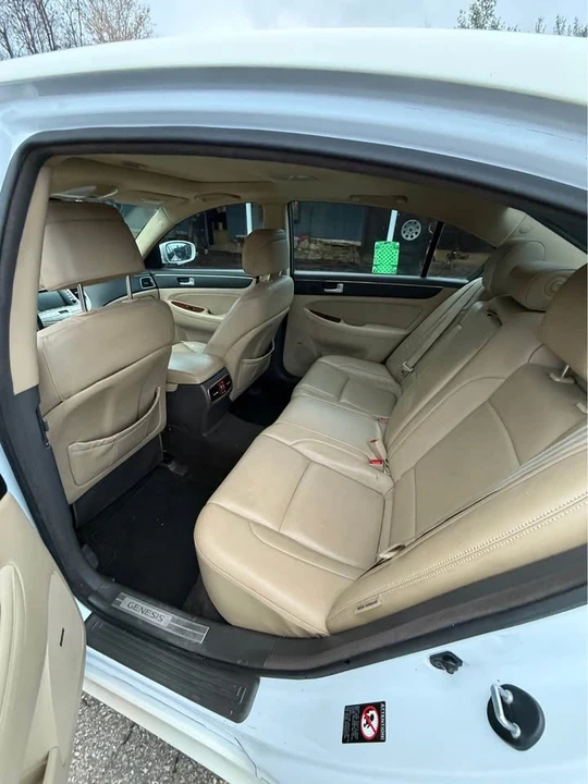 2014 Hyundai Genesis - Image 13 of 15