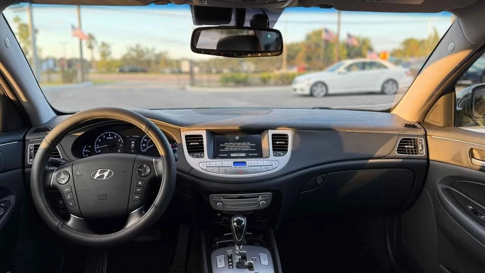 2014 Hyundai Genesis - Image 13 of 14