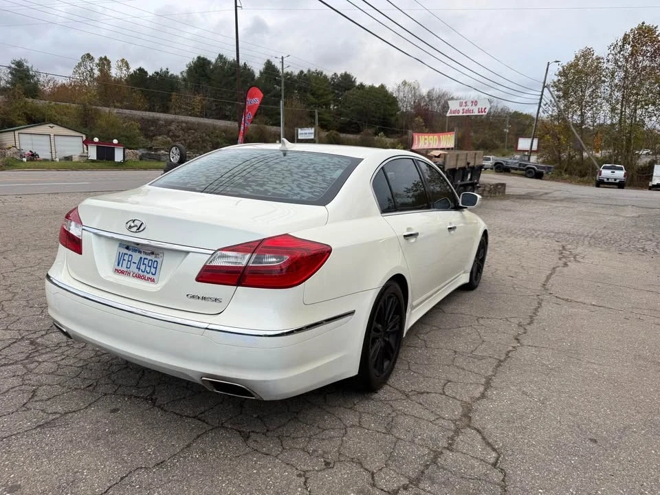 2014 Hyundai Genesis - Image 5 of 15