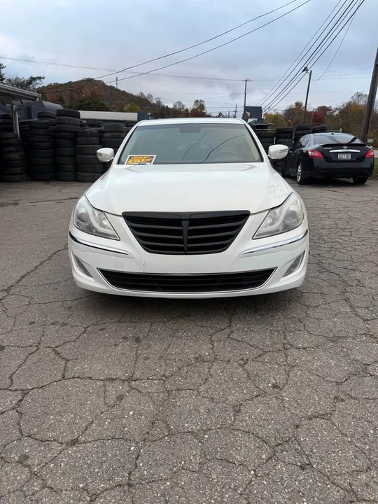 2014 Hyundai Genesis - Image 2 of 15