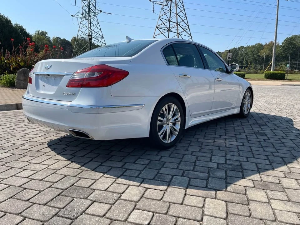 2014 Hyundai Genesis - Image 2 of 14