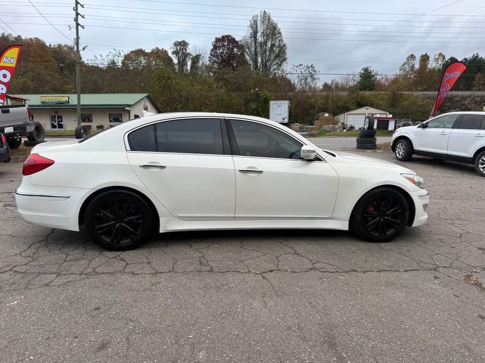 2014 Hyundai Genesis - Image 7 of 15