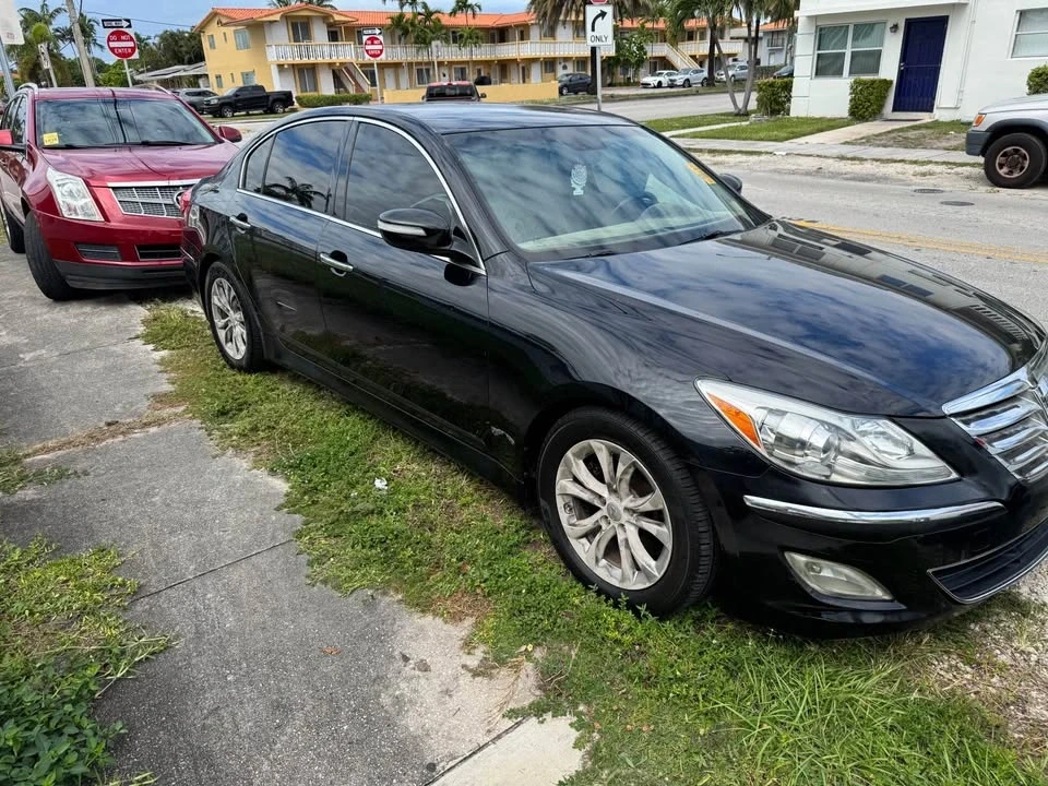 2014 Hyundai Genesis - Image 2 of 9
