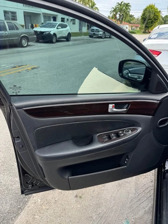 2014 Hyundai Genesis - Image 7 of 9
