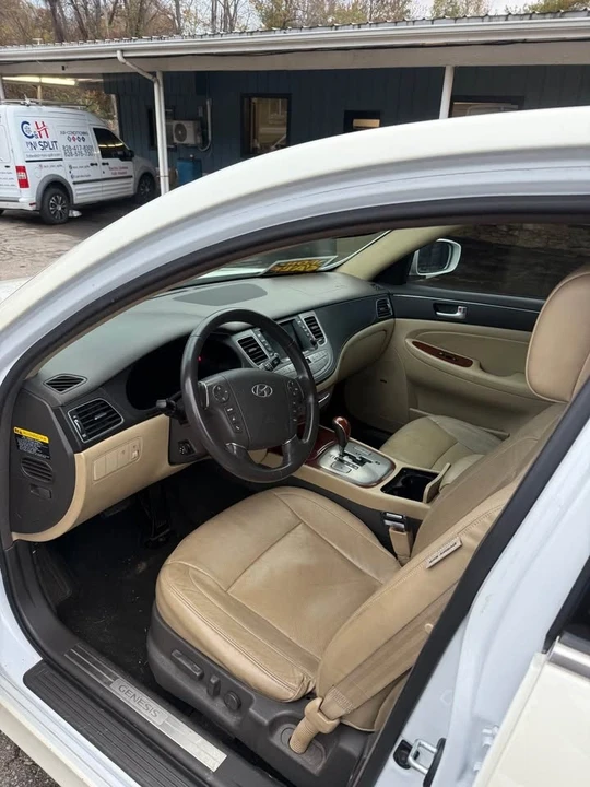 2014 Hyundai Genesis - Image 10 of 15