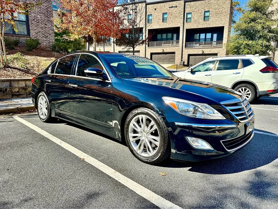 2014 Hyundai Genesis - Image 2 of 19