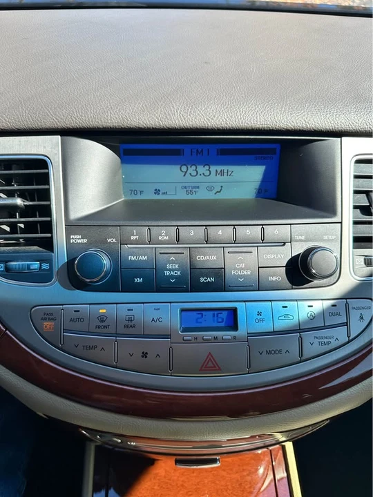 2014 Hyundai Genesis - Image 14 of 19