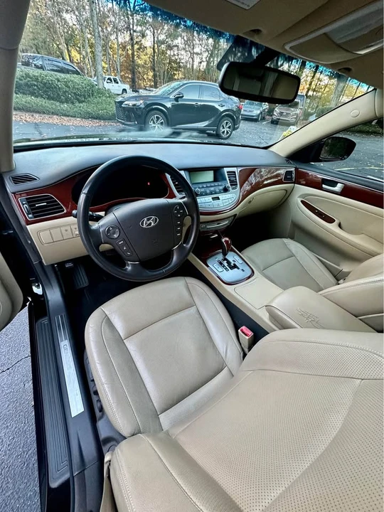 2014 Hyundai Genesis - Image 10 of 19