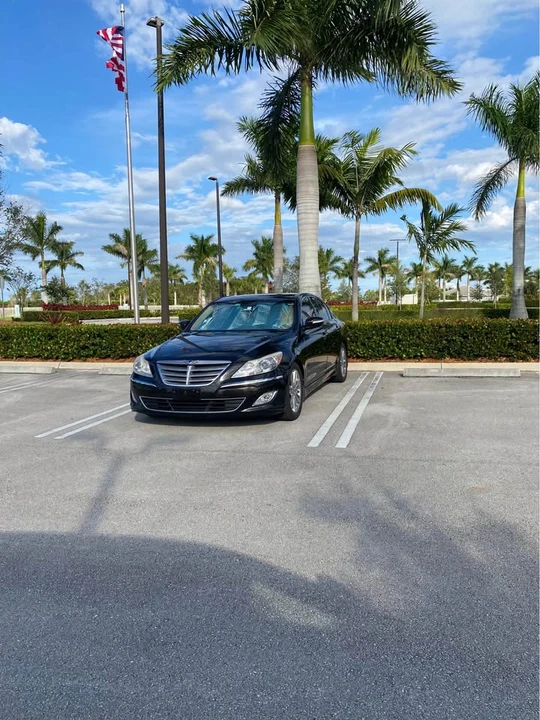 2014 Hyundai Genesis - Image 2 of 4