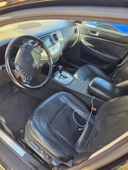 2014 Hyundai Genesis - Image 13 of 14