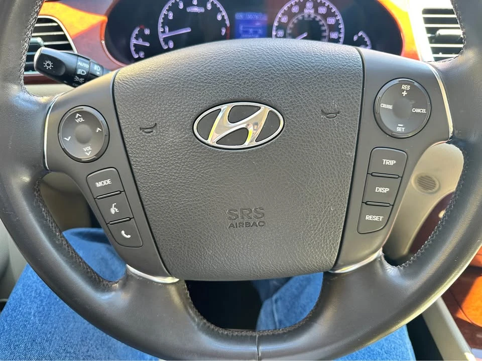 2014 Hyundai Genesis - Image 15 of 19
