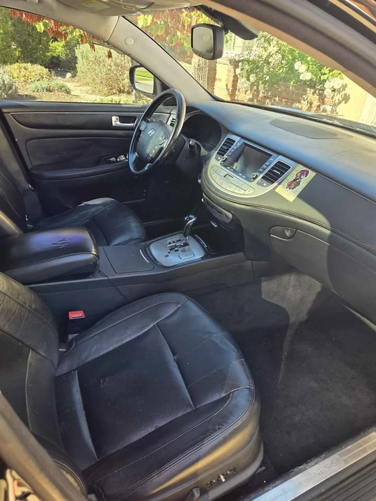 2014 Hyundai Genesis - Image 12 of 14